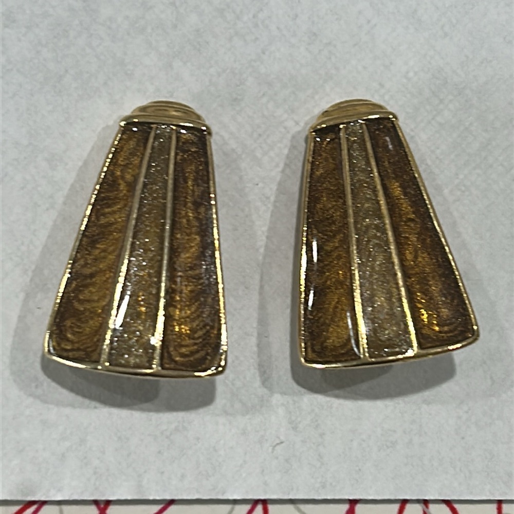 Trifari Vintage Enamel GeometricGold Tone Clip On Earrings - Picture 9 of 9